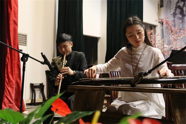 琴箫合奏《梅花三弄》. 琴箫合奏《梅花三弄》.