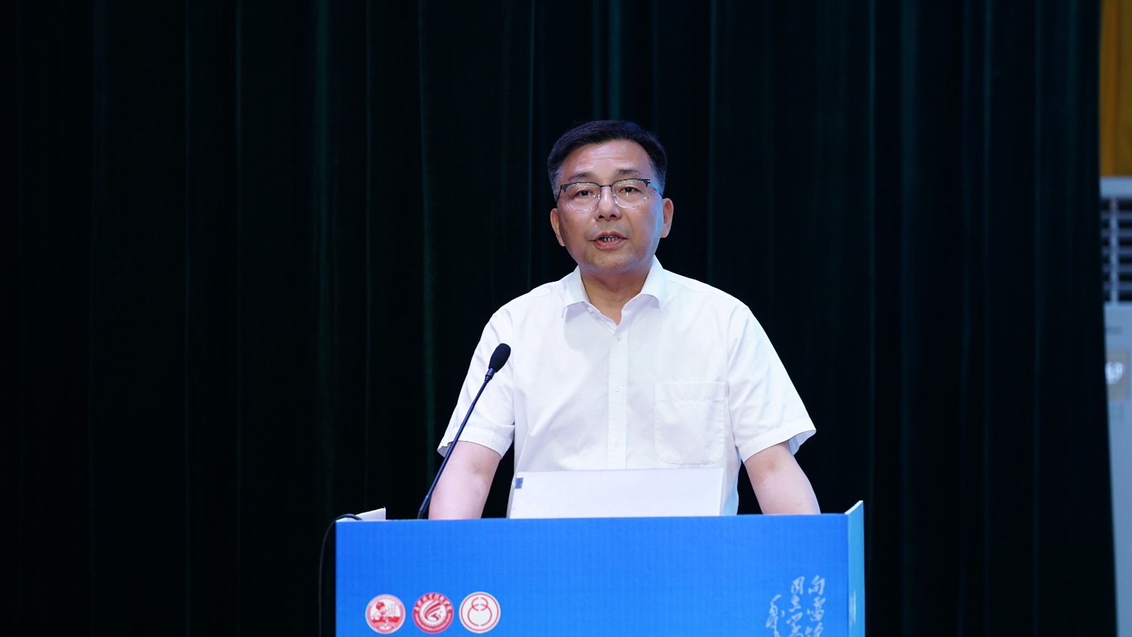 成钢.jpg 成钢.jpg